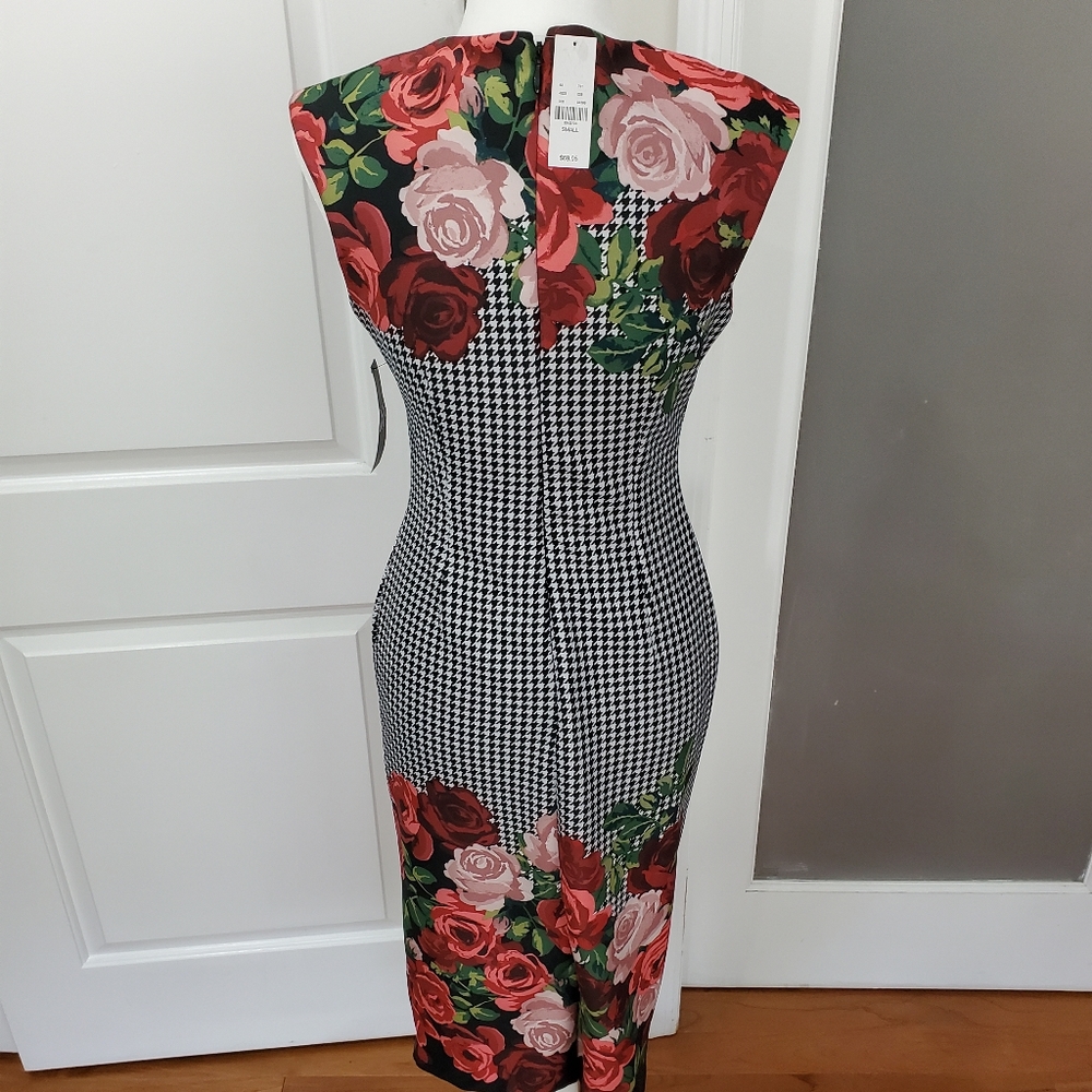 New York Company Queen of Hearts Sheath Dress. - Picture 6 of 7